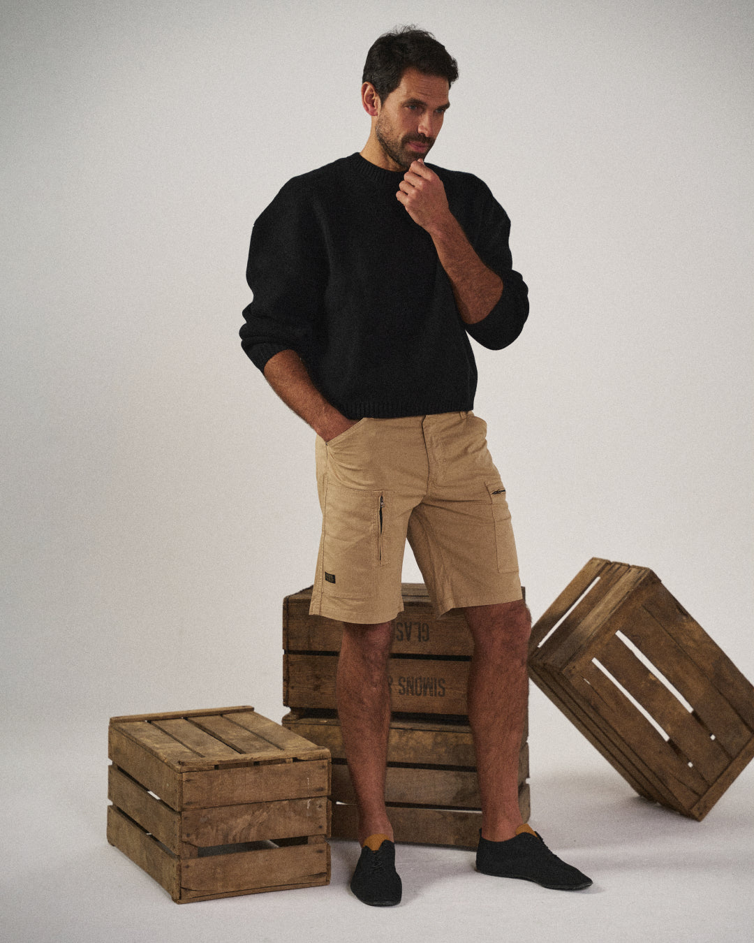 Men's loose-fitting solid color multi-pocket cargo shorts