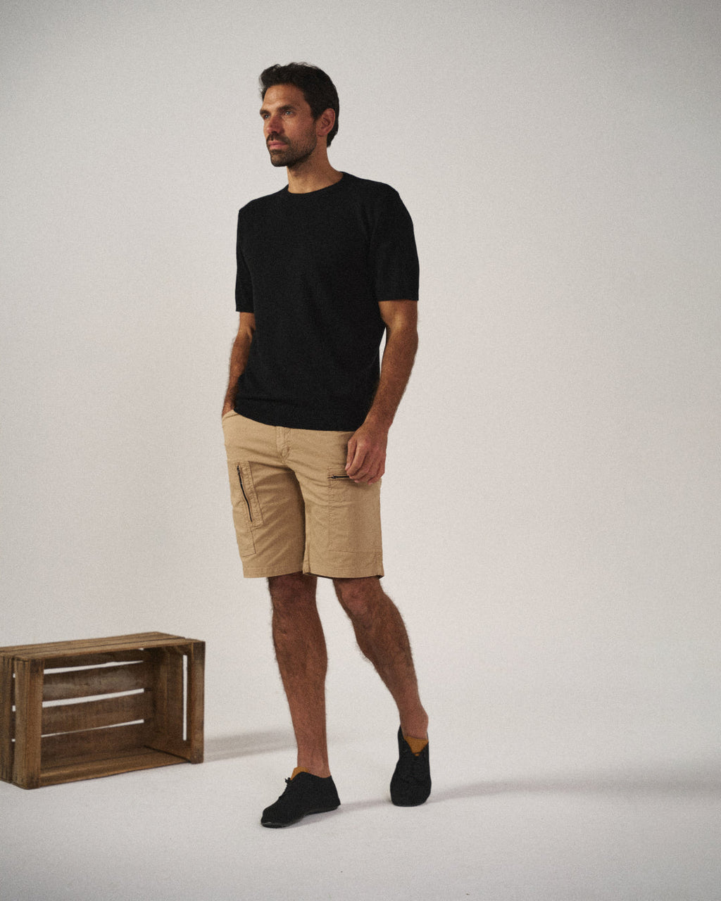 Men's loose-fitting solid color multi-pocket cargo shorts