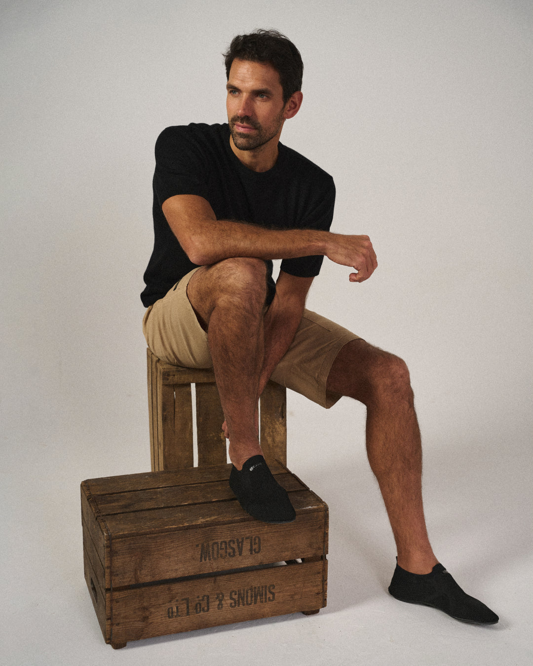 Men's loose-fitting solid color multi-pocket cargo shorts